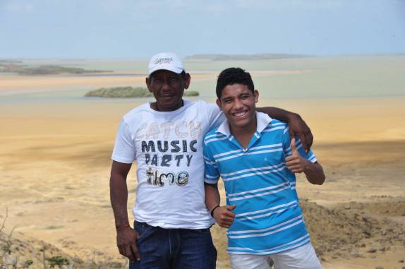 Nossos guias, Edwin e Alex, na península de La Guajira, na Colômbia